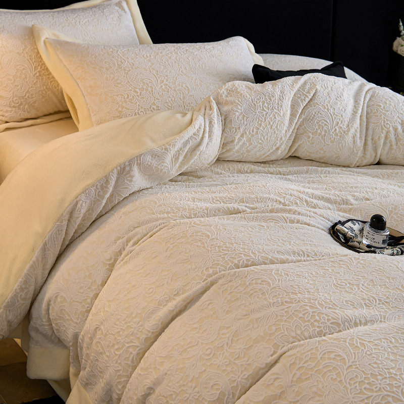 Una clase tallada de terciopelo de leche de cuatro piezas set2025 nuevo invierno engrosado de alta sensación colcha de cama de terciopelo de coral cama de cama de cama 3