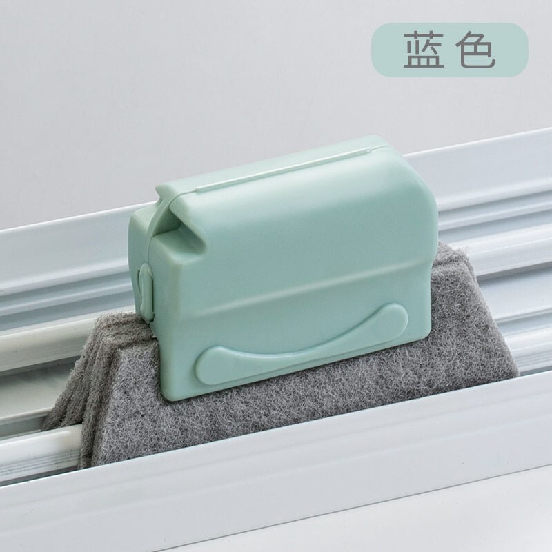 家庭用の隙間を掃除して窓の溝を掃除します。|undefined