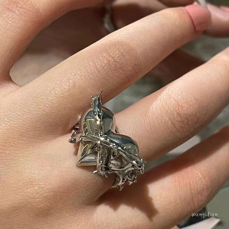 Anillo abierto de corazón para mujer, sortija de espinas_voghion.com