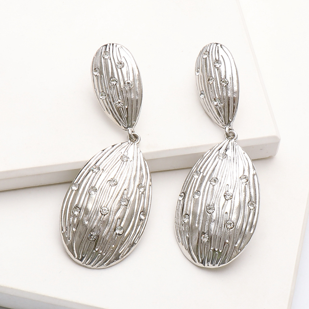 Retro Geometric Drop-shaped Alloy Earrings display picture 13