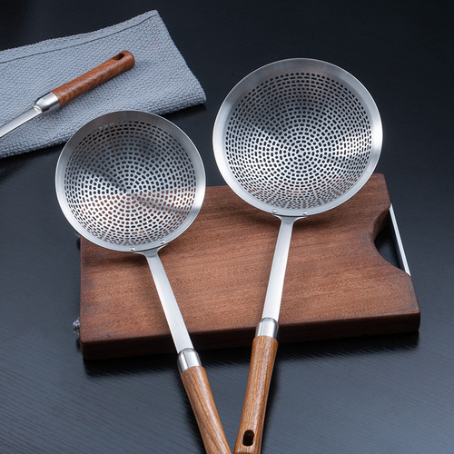 Wooden handle colander, stainless steel wire colander, new kitchen supplies 304 hot pot spoon, deep-frying drain spoon, noodle spoon wholesale