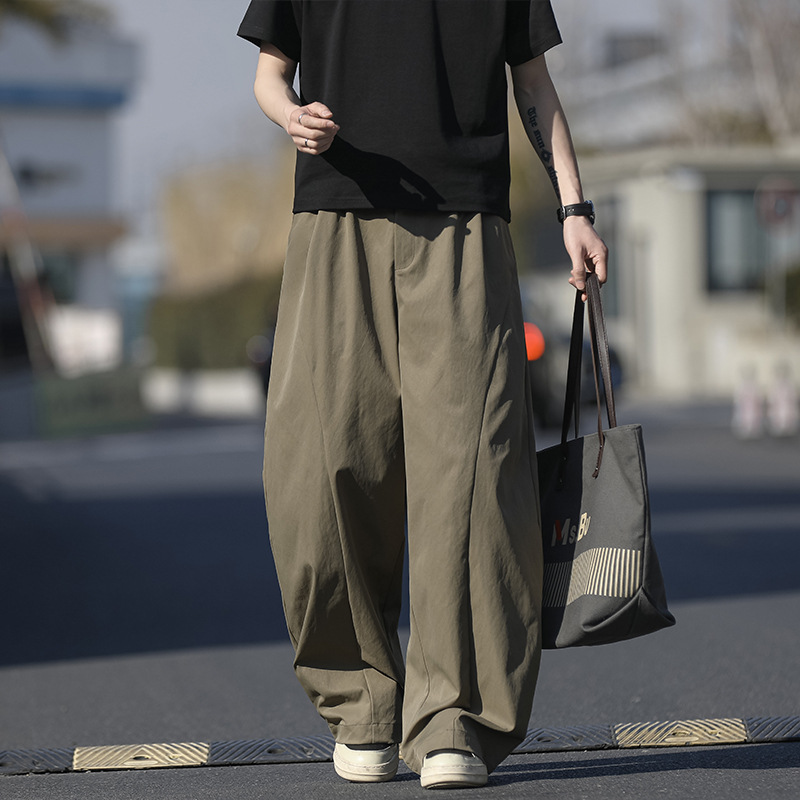 Lässige Herrenhose im amerikanischen Stil mit schrägem Schnitt, neue Frühjahrskollektion 2026, trendige, gerade geschnittene Hose mit weitem Bein._voghion.com