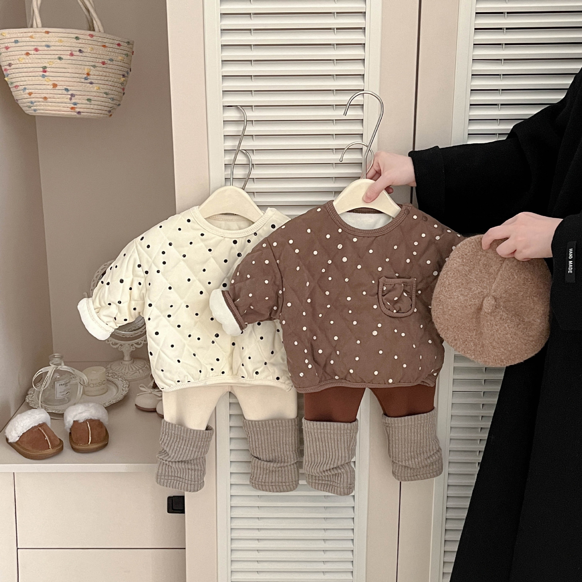 Niñas coreanas de invierno con suéter de terciopelo nuevo bebé punto de onda de aire extranjero grueso chaqueta ropa caliente para bebé