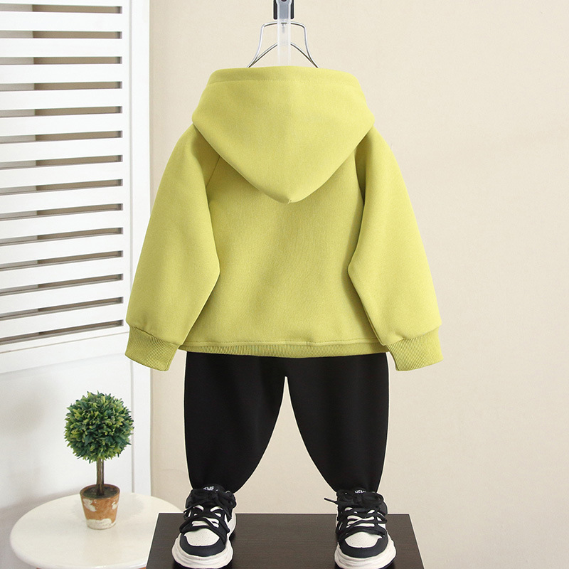 6152 Traje de otoño para niños 2025 otoño nuevo estilo de primavera y otoño para niños suéter con capucha de moda de dos piezas tesoro para hombres