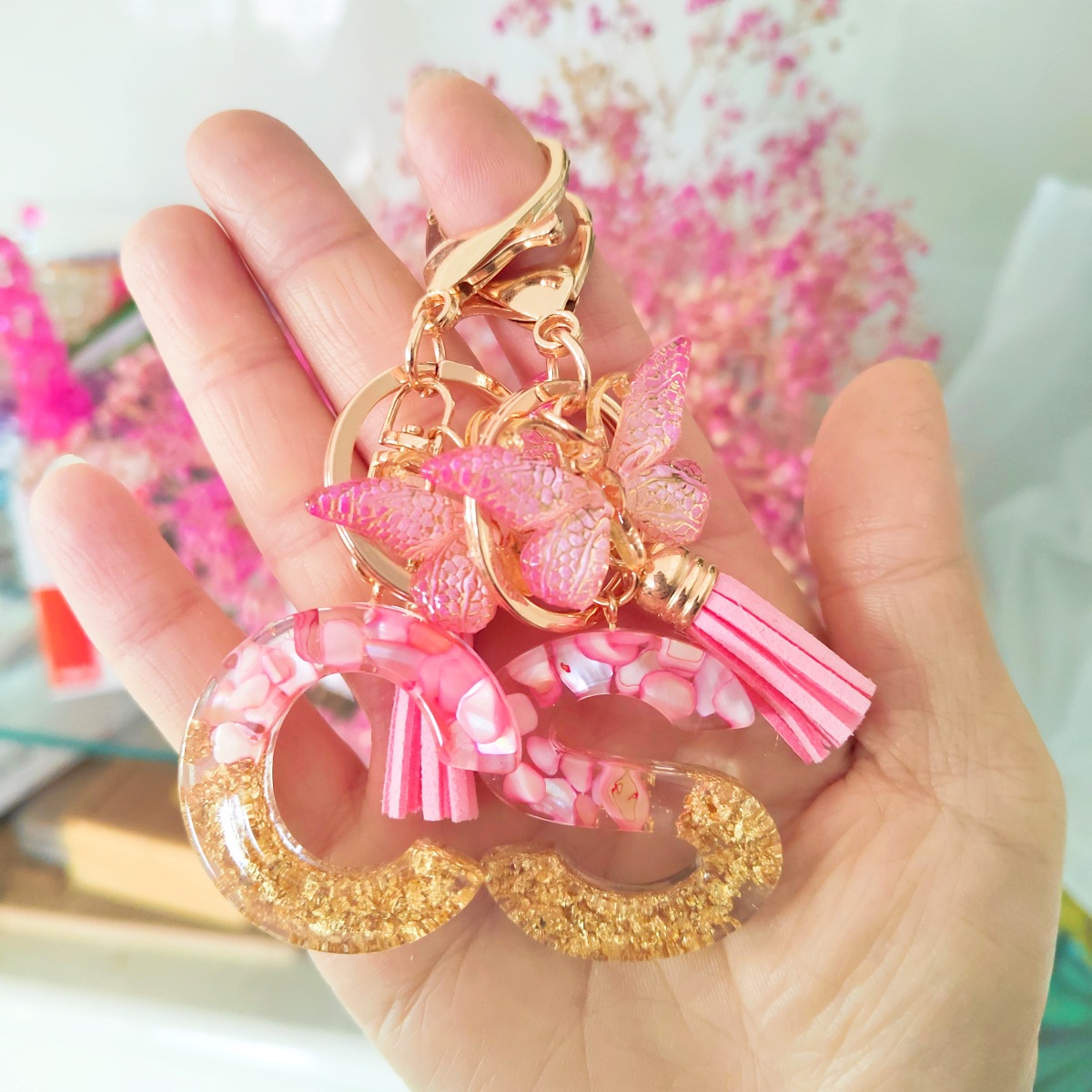 Caliente nueva carta creativa llavero colgante resina epoxi letra mariposa accesorios de la joyería clave colgante