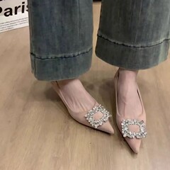 フランス風の気質のドリルの方はハイヒールの女性を掛けます。