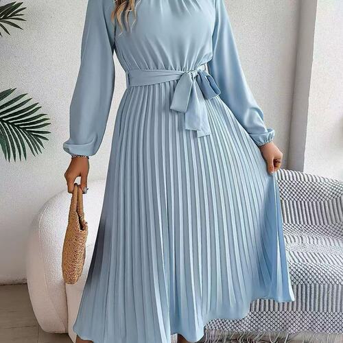 New style European and American autumn and winter elegant standing collar, long sleeve, waist waist, pleated long dress, small dress