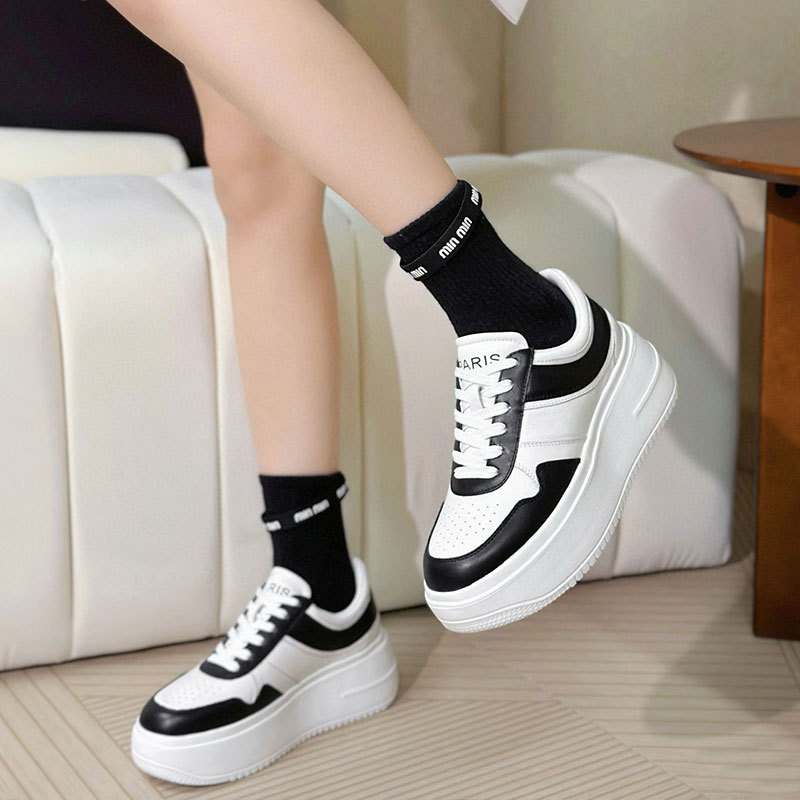Breathable white sneakers platform for leisure