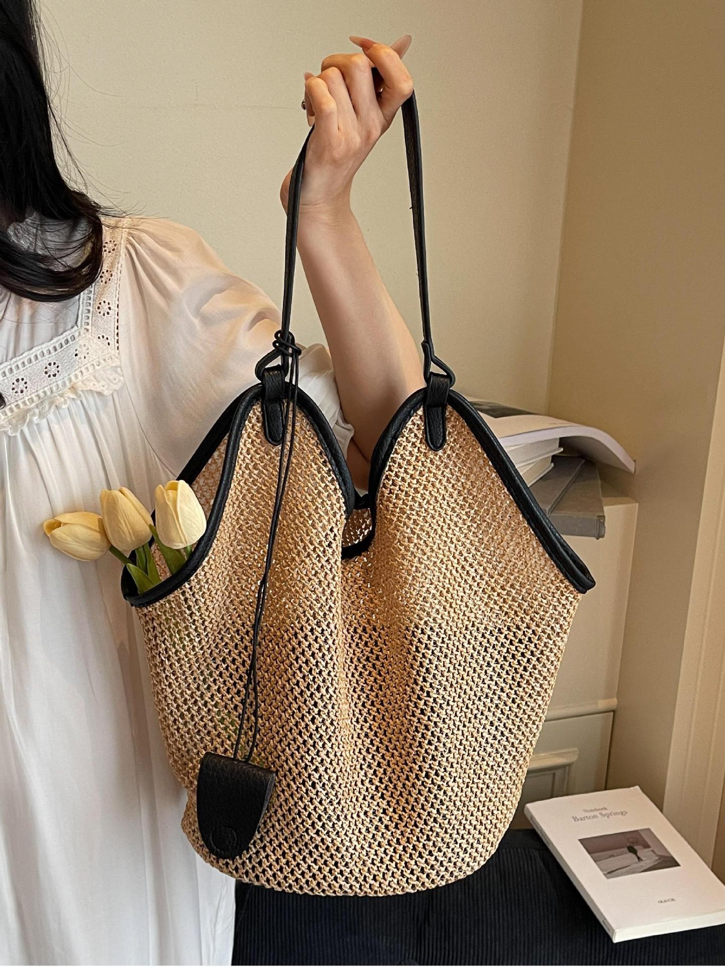 Bolso de paja de diseño hueco popular de verano para mujer 2025 nuevo bolso de viaje junto al mar bolso de viaje de gran capacidad