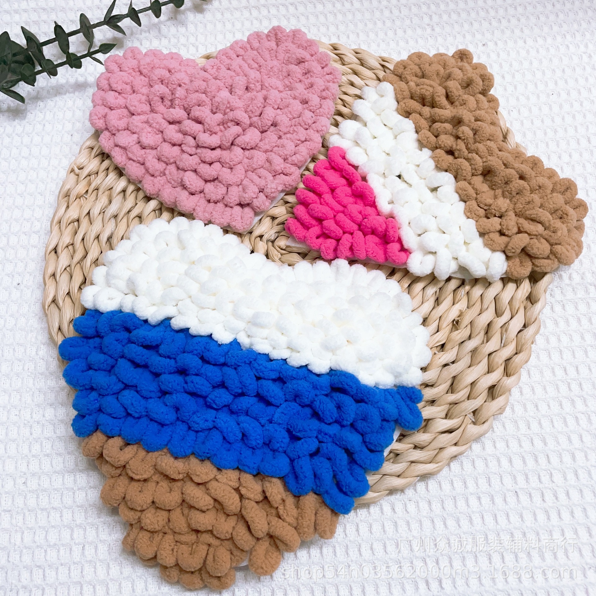 秋冬三色毛绒钩织手摇绣花爱心布贴 DIY童装卫衣装饰贴布辅料