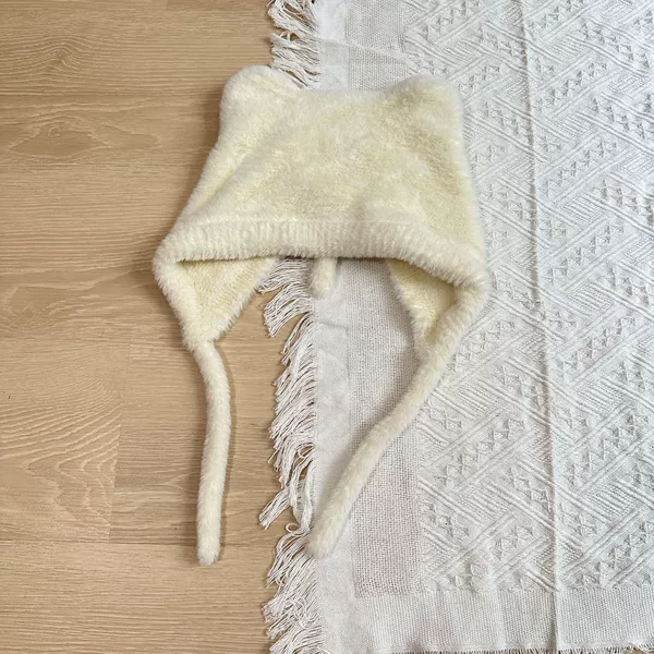 White hat, with little bears