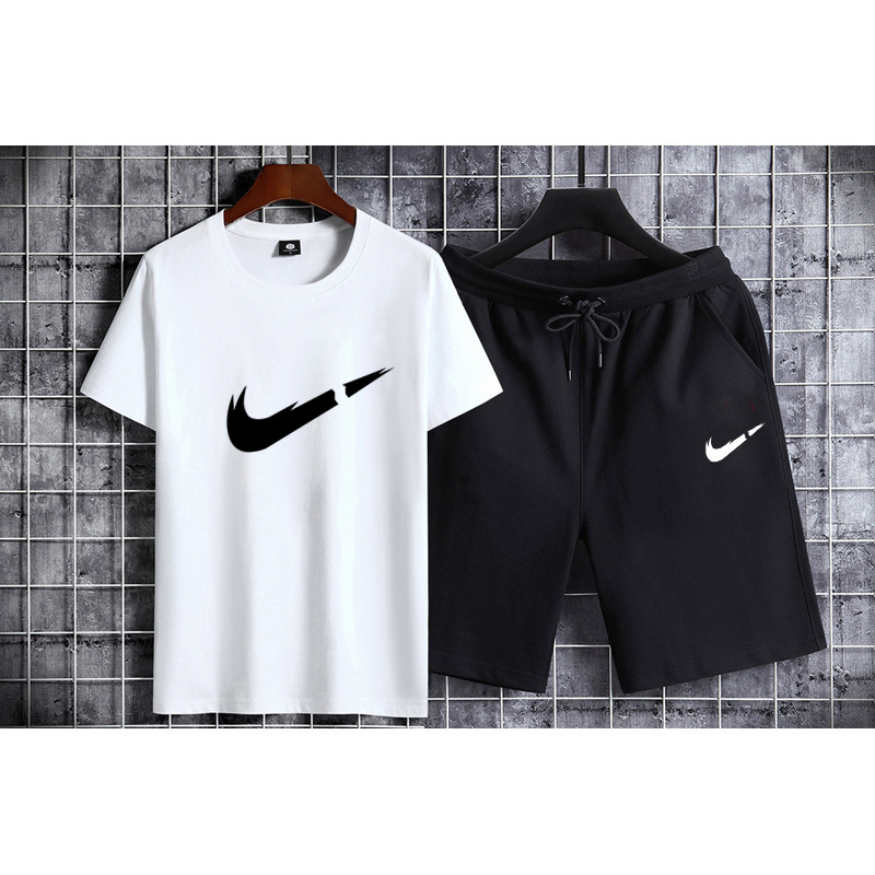 흰색과 검은 색 바지