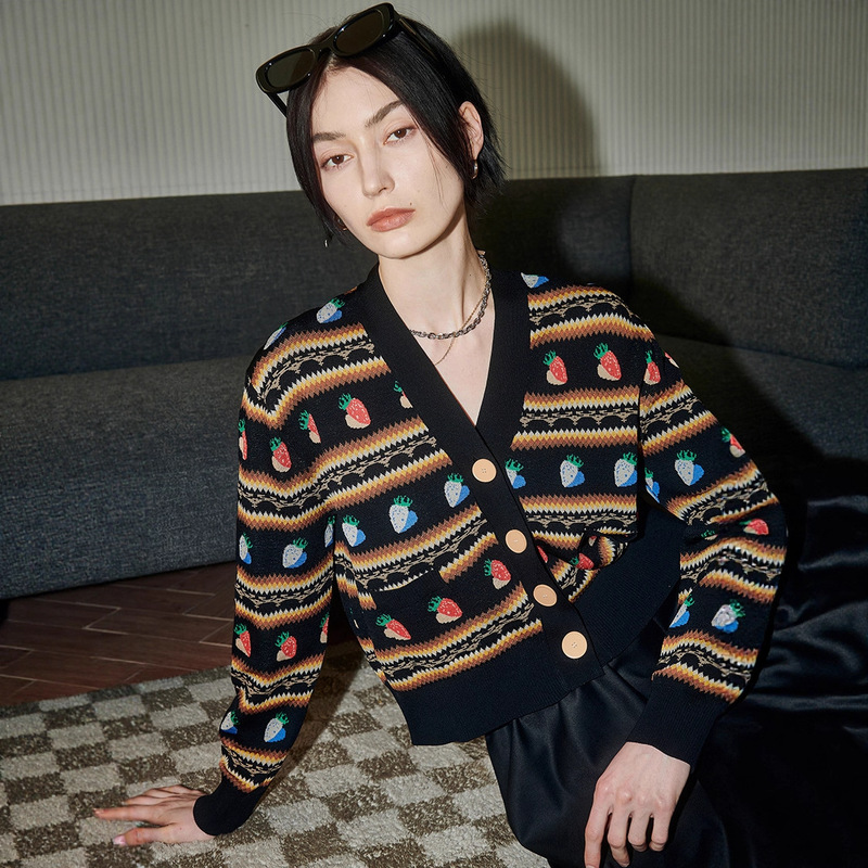 Early Autumn Retro Strawberry Multi-Color Jacquard Popular Design Draped V Neck Long-Sleeved Cardigan Sweater Cardigan Large Version Early Autumn Retro Strawberry Multi-Color Jacquard Popular Design Draped V Neck Long-Sleeved Cardigan Sweater Cardigan Large Version