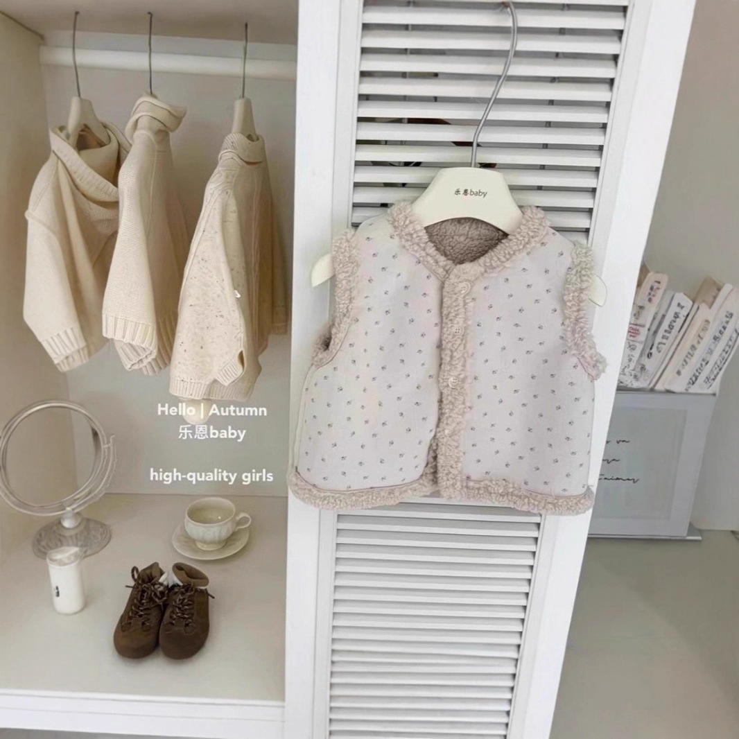 Korean Style Thick Fleece Vest for Baby Girls, Autumn/Winter 2025 New Style, Stylish and Warm.
