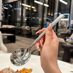 家庭用ステンレススプーン ハンマーパターンスプーン 大人用食事スプーン レストランロングハンドルテーブルスプーン 韓国ハンマーパターンスプーン