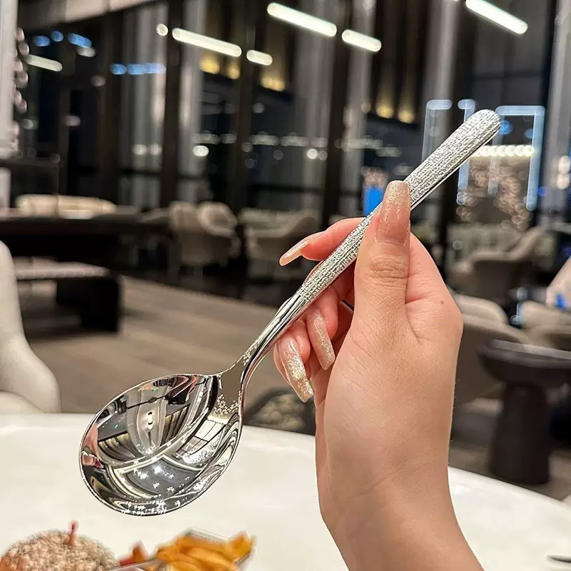 家庭用ステンレススプーン ハンマーパターンスプーン 大人用食事スプーン レストランロングハンドルテーブルスプーン 韓国ハンマーパターンスプーン|undefined