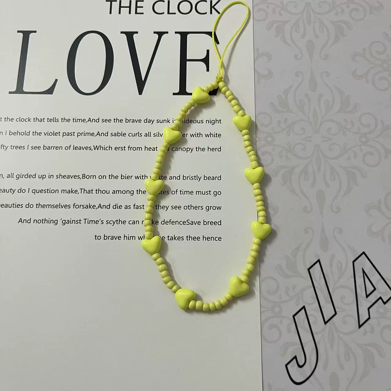 White bracelet, compatible universal chain, phone case, camera, simple and elegant design