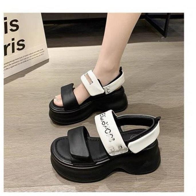 2026 nuevo estilo de verano muffin suave fondo grueso estilo deportivo casual con temperamento versátil sandalias para mujeres