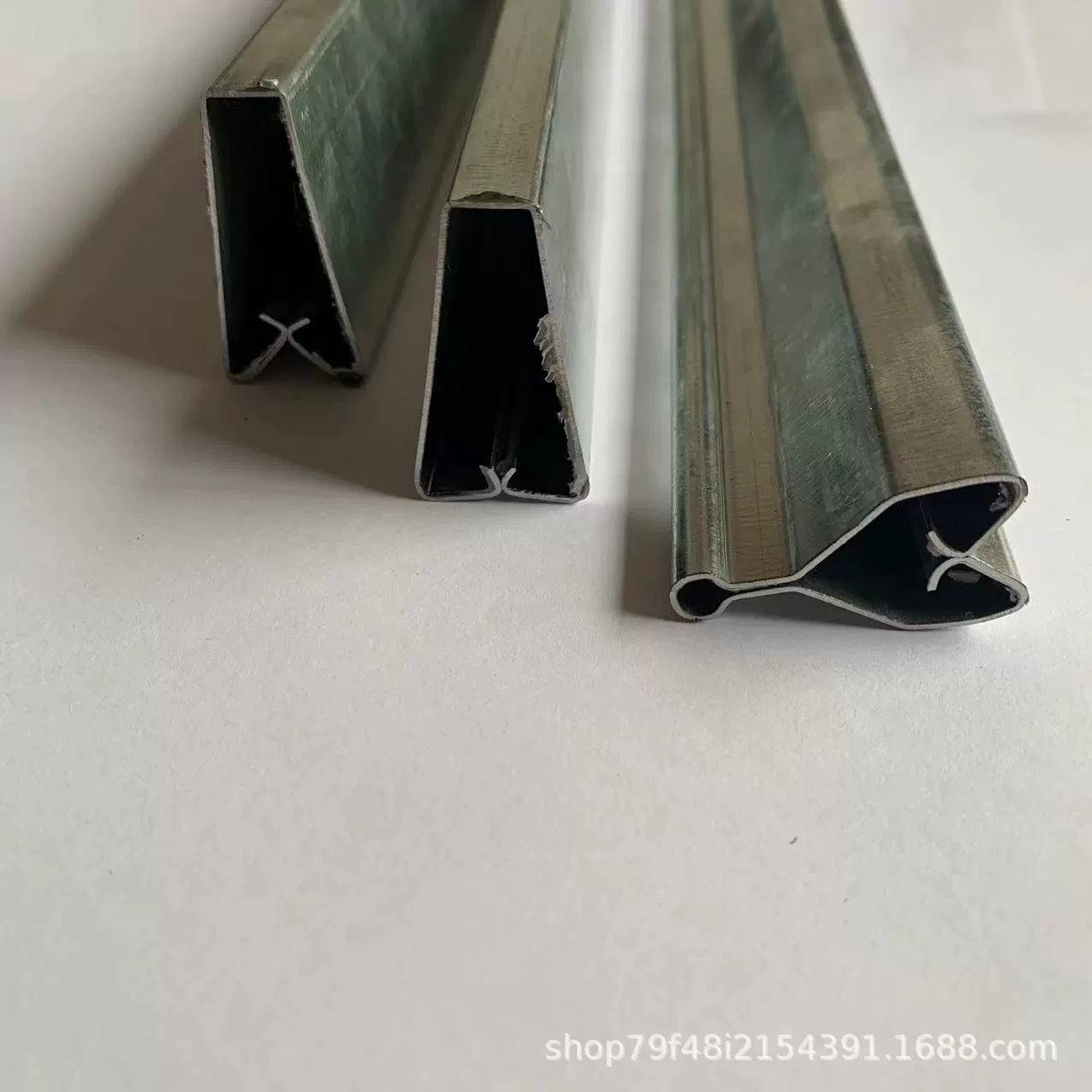 Производители треугольного киля поставляют А-образный киль Инженерный большой пластинчатый Киль все относятся к интегрированному потолочному килю