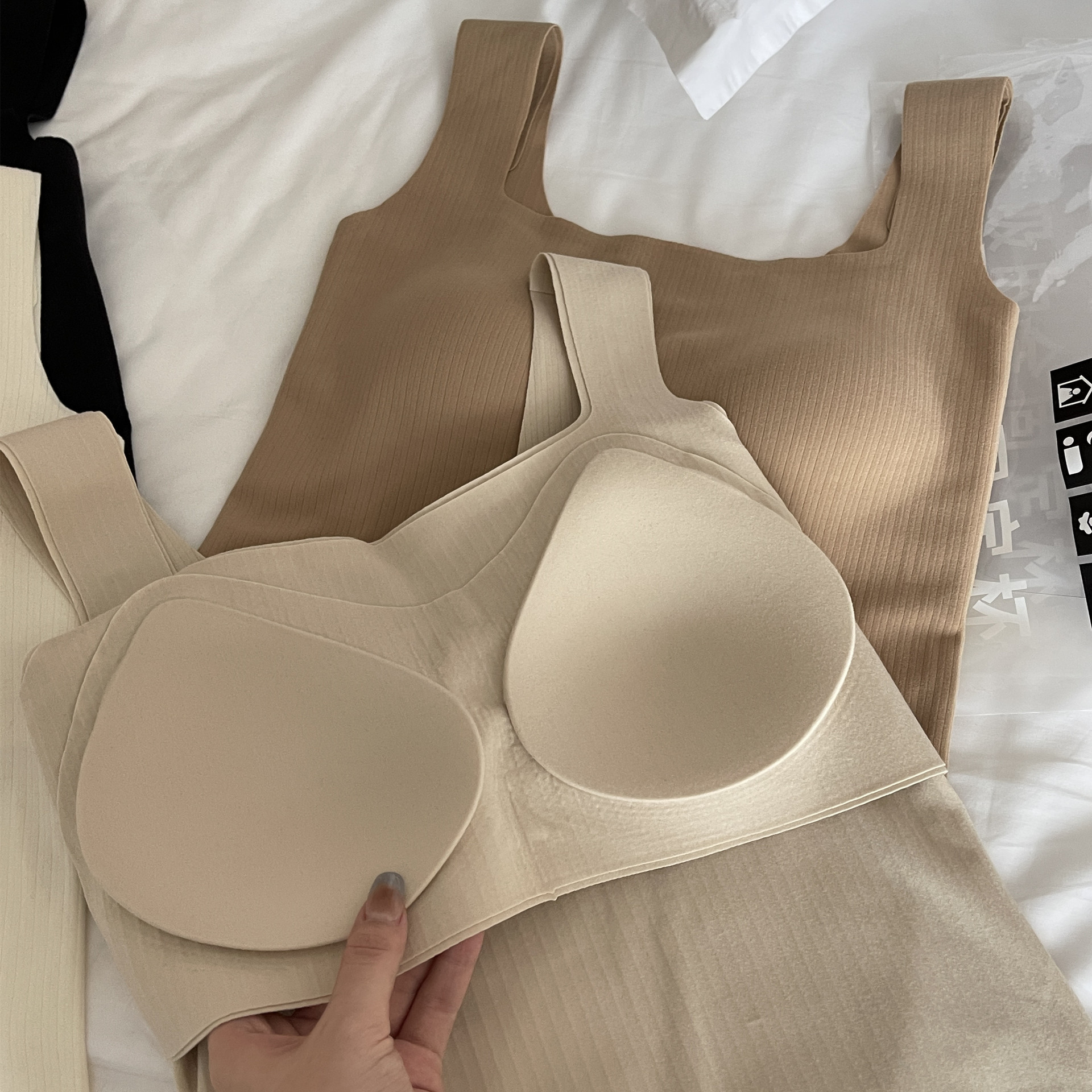 Ropa interior térmica de las mujeres sin costuras desgaste exterior grueso de doble cara cepillado desgaste interior fijo integrado Copa chaleco fábrica al por mayor