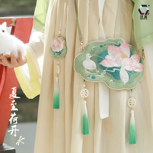 [Qian Li] Dragon Boat Festival Sachet Embroidery Pendant Lotus Forbidden Walk Halter Sachet Hanfu Purse Accessories Wholesale