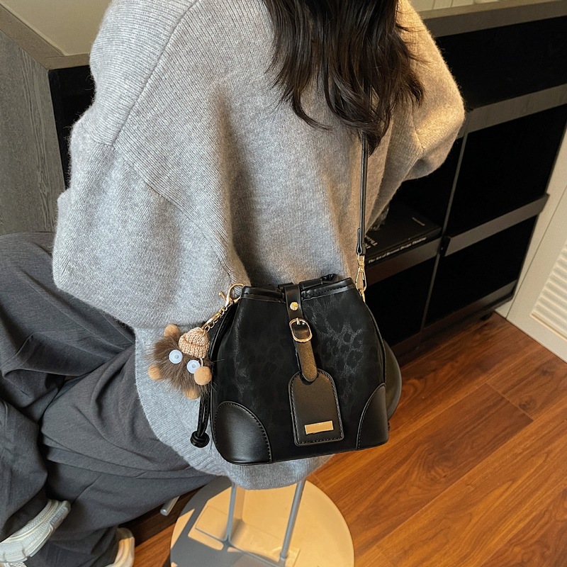 秋冬复古豹纹小包包女2025新款时尚抽绳水桶包百搭上班通勤斜挎包|undefined