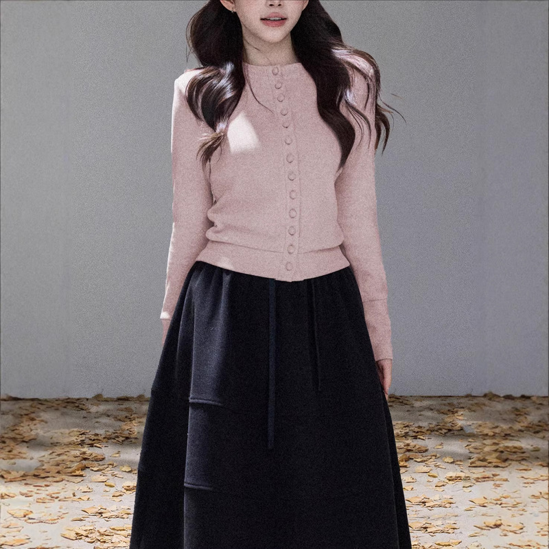 Jinchuan Korean Women's Rules 2025 Autumn/Winter Button Slimming Knitted Cardigan Jinchuan Korean Women's Rules 2025 Autumn/Winter Button Slimming Knitted Cardigan