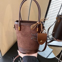 秋冬季复古麂皮绒小包包女2025新款流行百搭斜挎包超火手提水桶包