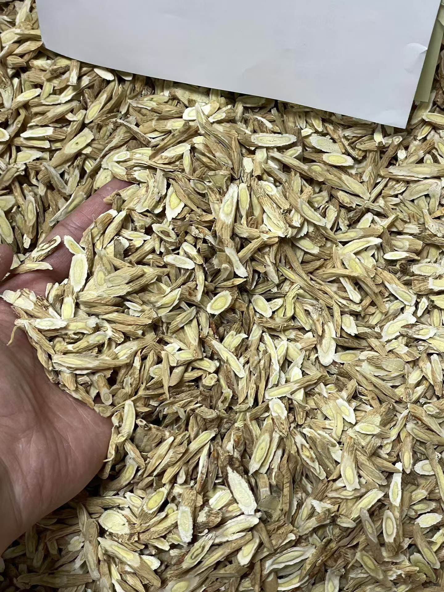Dried Astragalus Root Slices Huang Qi 500g Natural Sun Dried Northern Bei Qi for Herbal Soups and Teas quality and texture
