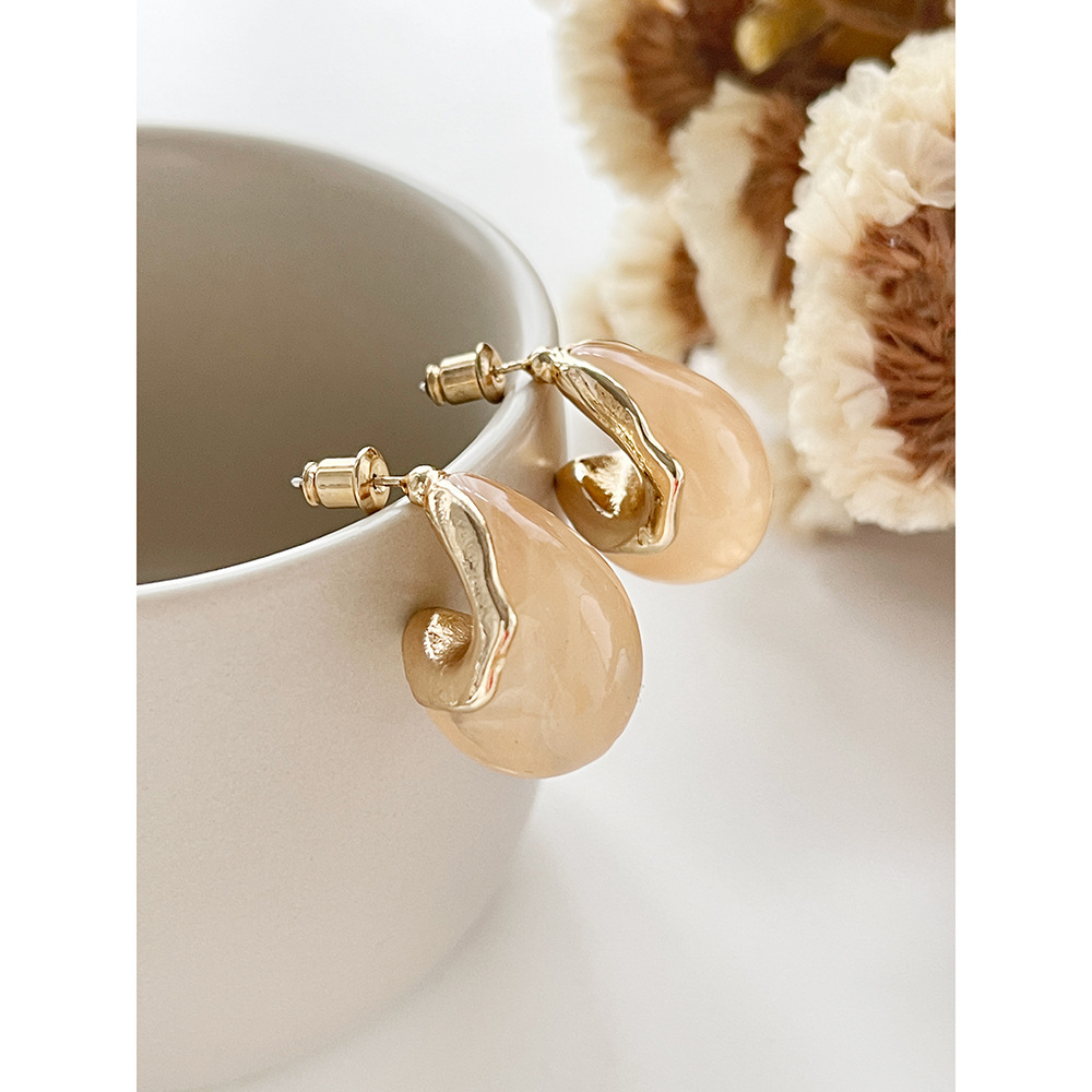 Retro Drop-shaped Resin Earrings Niche Alloy Earrings Female display picture 2