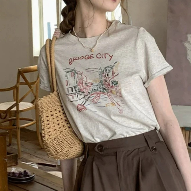 Dailylife 【Disney Stroll】Fashionable Casual Romantic Hand-Painted Print Round Neck T-Shirt Top Dailylife 【Disney Stroll】Fashionable Casual Romantic Hand-Painted Print Round Neck T-Shirt Top