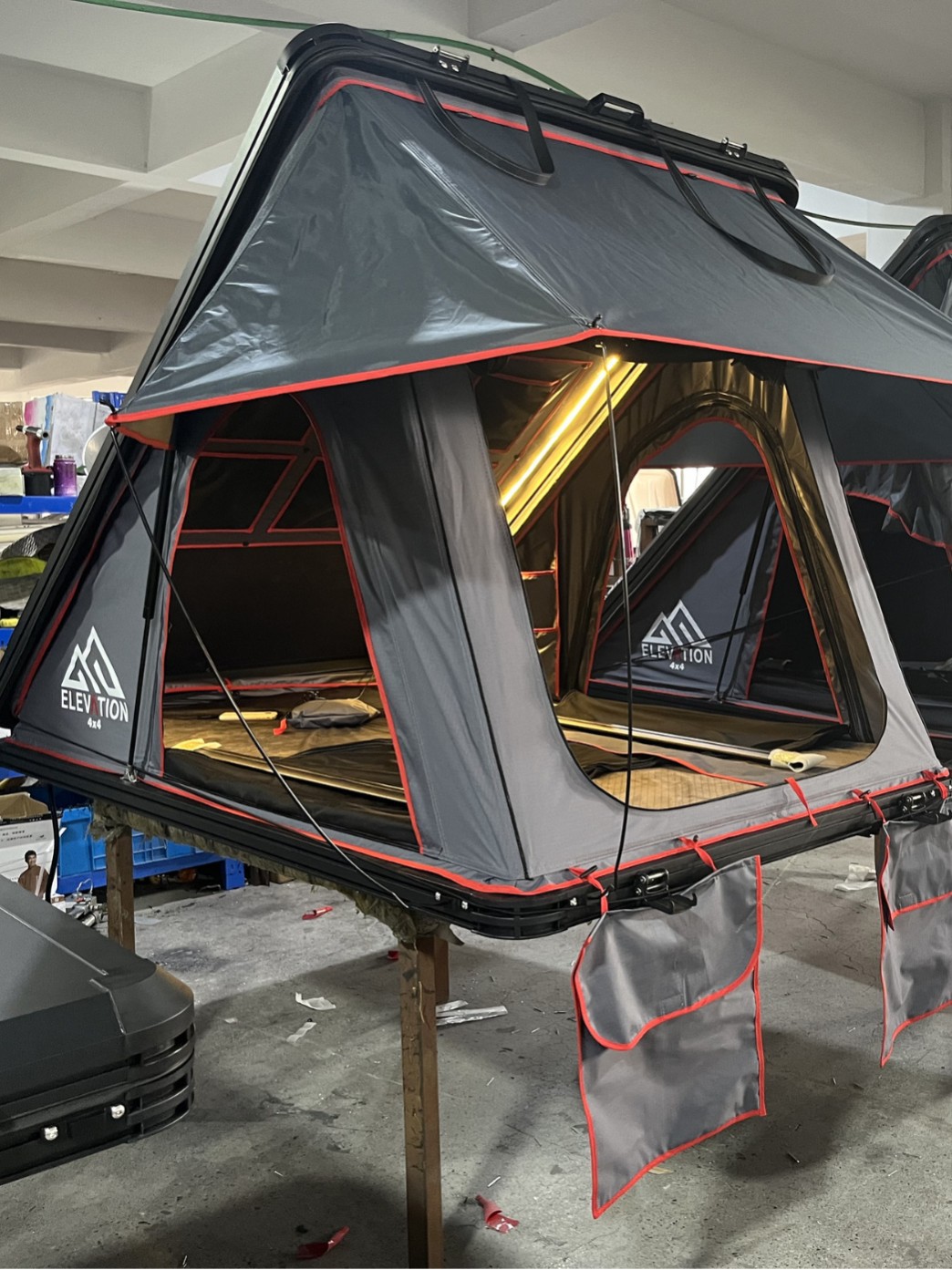 Carpa delgada de techo de cinco lados sin construcción de carpa de techo duro al aire libre para automóviles todoterreno de alta velocidad