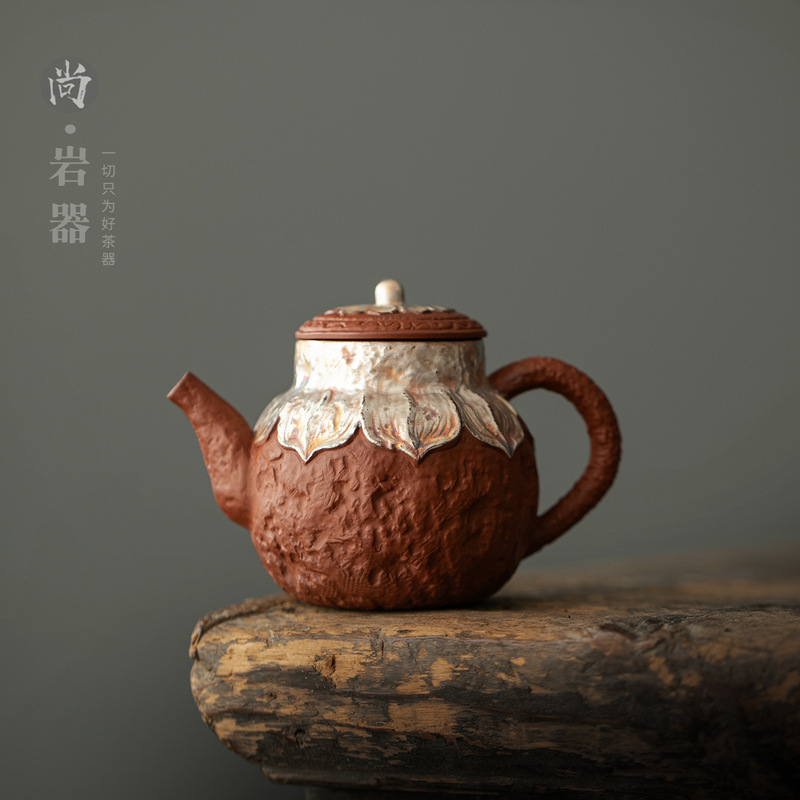 Zen-inspired gilded silver lotus teapot with filter, hand-held teapot, purple clay home-use kung fu tea set, single teapot, vintage ceramic teapot Zen-inspired gilded silver lotus teapot with filter, hand-held teapot, purple clay home-use kung fu tea set, single teapot, vintage ceramic teapot
