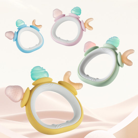 Ring-shaped tooth grinding stick baby tooth glue over 3 months old baby's mouth wants to bite rubber toys to prevent eating hands