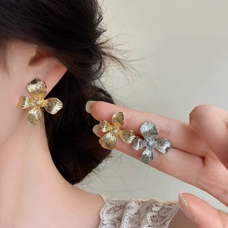 韩版金色花朵珍珠耳钉女士新款百搭复古耳环轻奢高级感小众耳饰