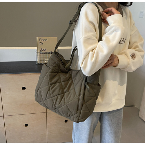 Casual large-capacity bag  autumn and winter new women's bag fashionable commuter shoulder bag crossbody bag handheld tote bag