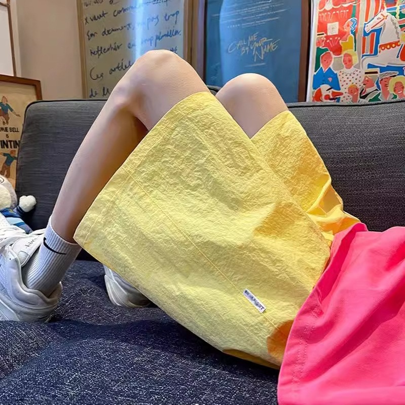 Pantalones cortos deportivos de secado rápido rosa dopamina para hombres 2025 nuevos pantalones de verano de talla grande pantalones sueltos casuales de cinco puntos