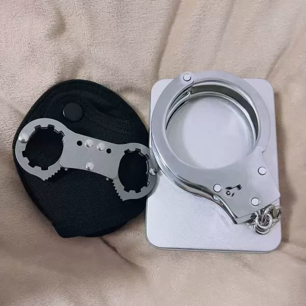 Silver handcuffs 320g + bag + yoke thumb lock [iron box + 4 keys]