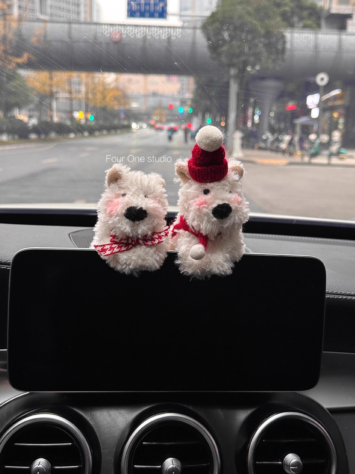 West Highland Car Screen Ornament, Doodle-Style Puppy Car Dashboard Screen Decoration, Car Interior Accessory, Christmas Gift