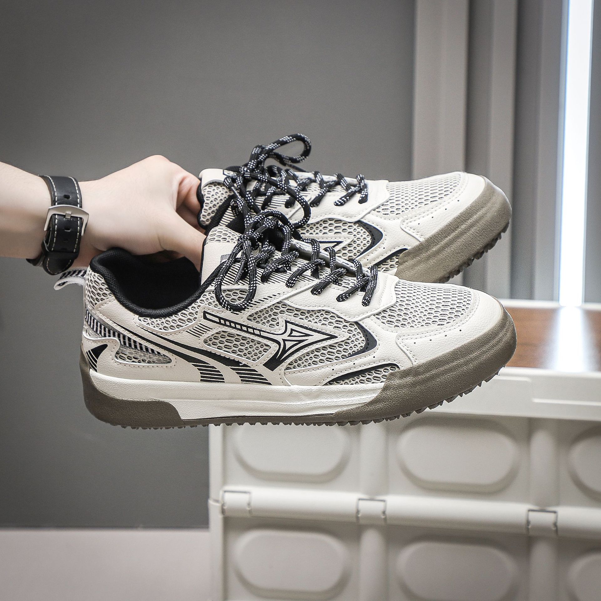 Yuanbo2025 verano nuevos zapatos respirables de malla para hombres, zapatos de entrenamiento de moda, zapatos de moda para hombres, zapatos de moda, zapatos de suela gruesa