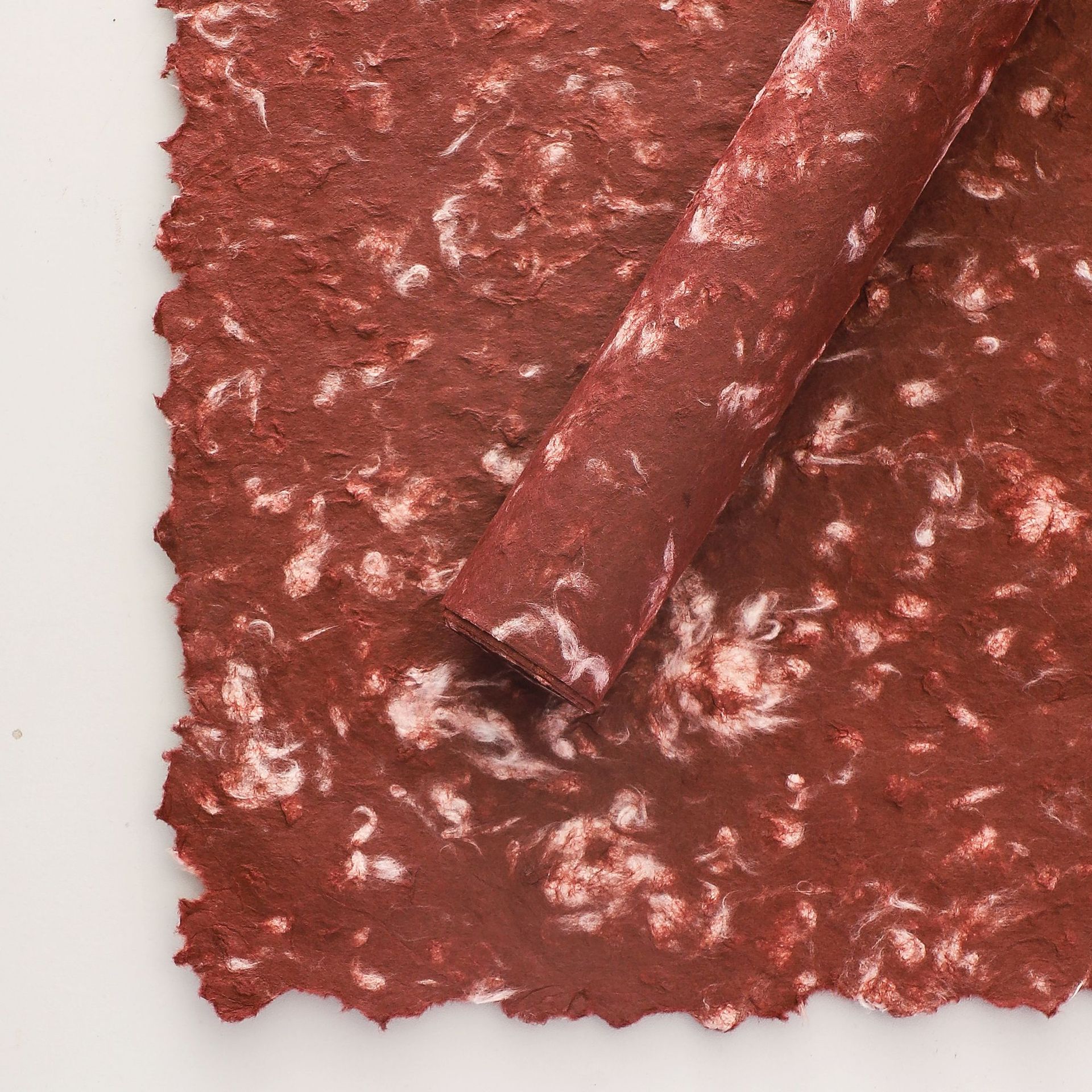 Huaxi día de San Valentín de dos colores mano rasgada Dongba papel retro textura de piedra flor de papel de embalaje floral paquete floral