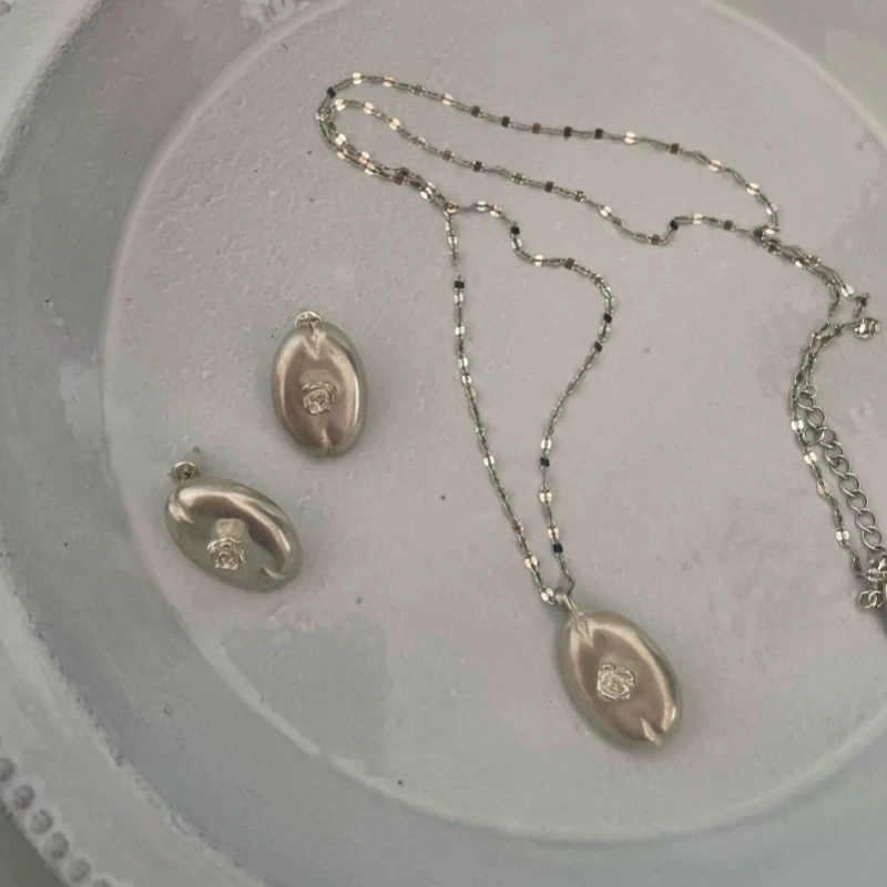 Margiela Rose Niche Design Three-Dimensional Silver Rose Pendant Necklace Earrings Exquisite Versatile Sweater Chain