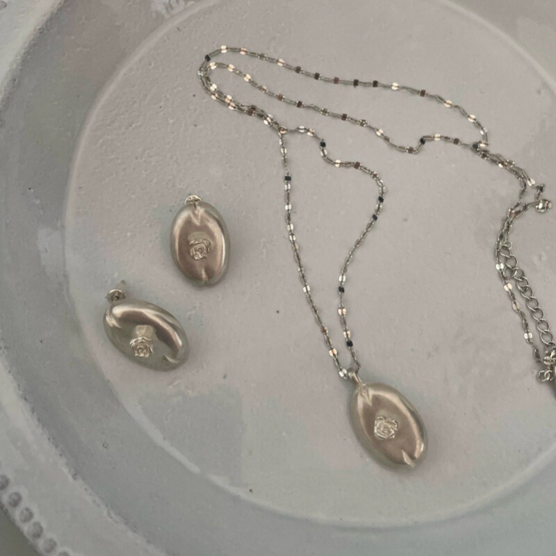 Margiela Rose Niche Design Three-Dimensional Silver Rose Pendant Necklace Earrings Exquisite Versatile Sweater Chain