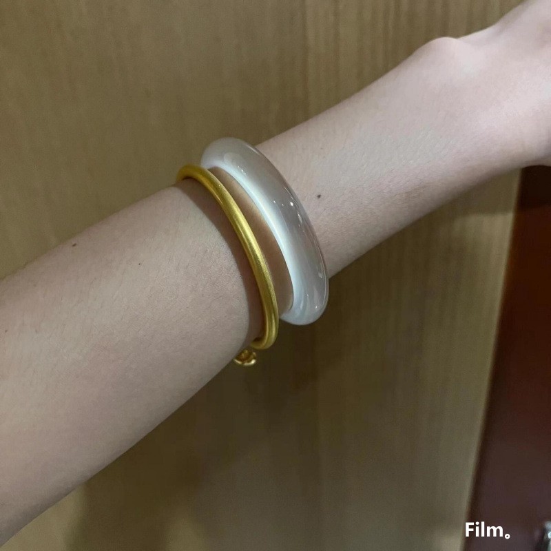 正宗白月光玛瑙手镯白玉髓冰透玛瑙气质女款天然巴西高冰精致手镯|undefined