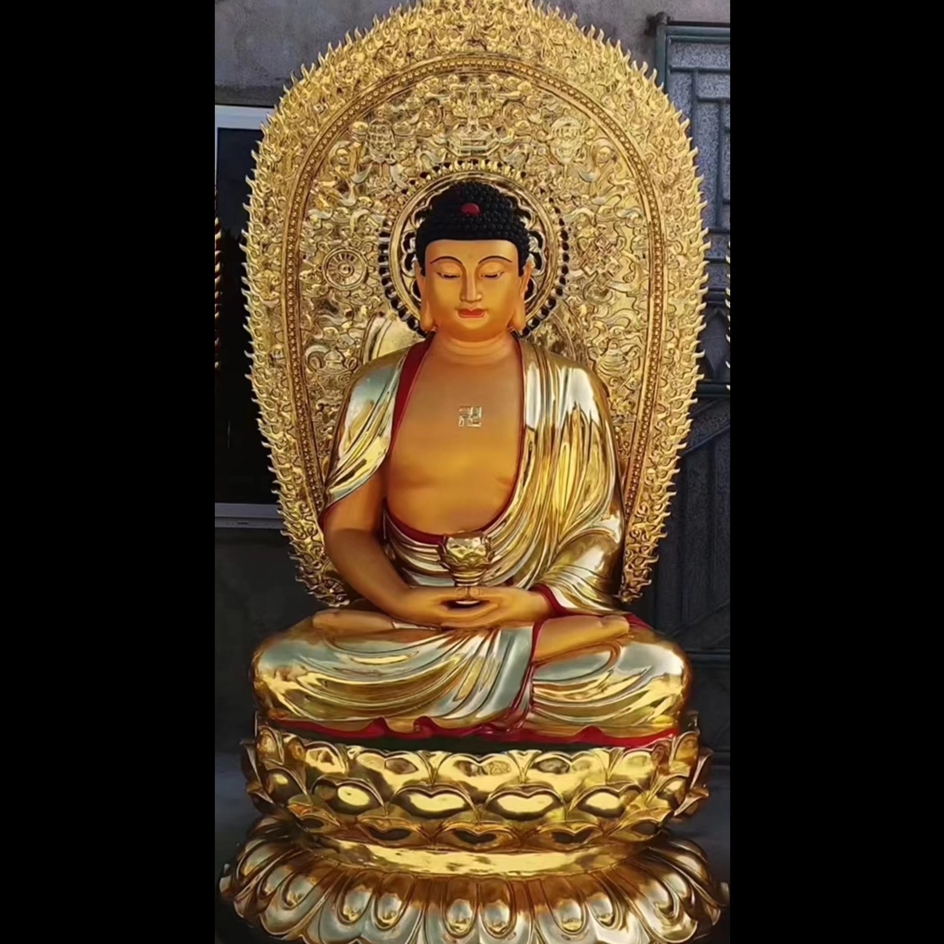 寺庙铜佛像