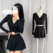 Ӿ�b�ڰ�ɫ�L����wȹʽ��ȪӾ�������׌W���ڶ��@�ݼ����L��Ӿ��