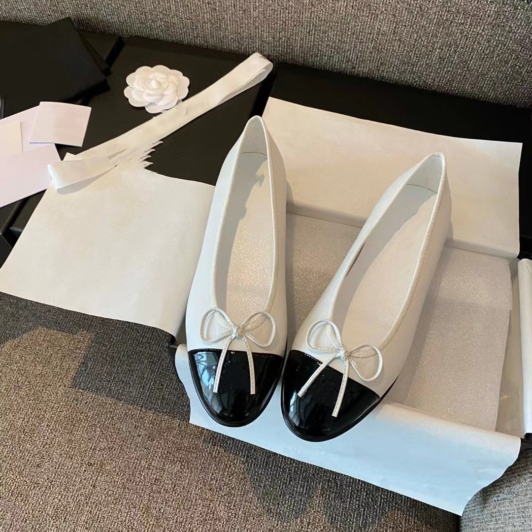 흰색 양가죽 블랙 페이턴트 가죽 헤드