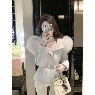 2026年冬季新款大毛领白鸭绒淡蓝短款收腰羽绒服女设计感加厚外套