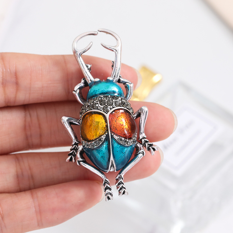 European and American Insect Brooch Vintage Corsage Women's Accessories Beetle Pin Japanese and Korean Luxury Atmosphere All-match Creative Clothing