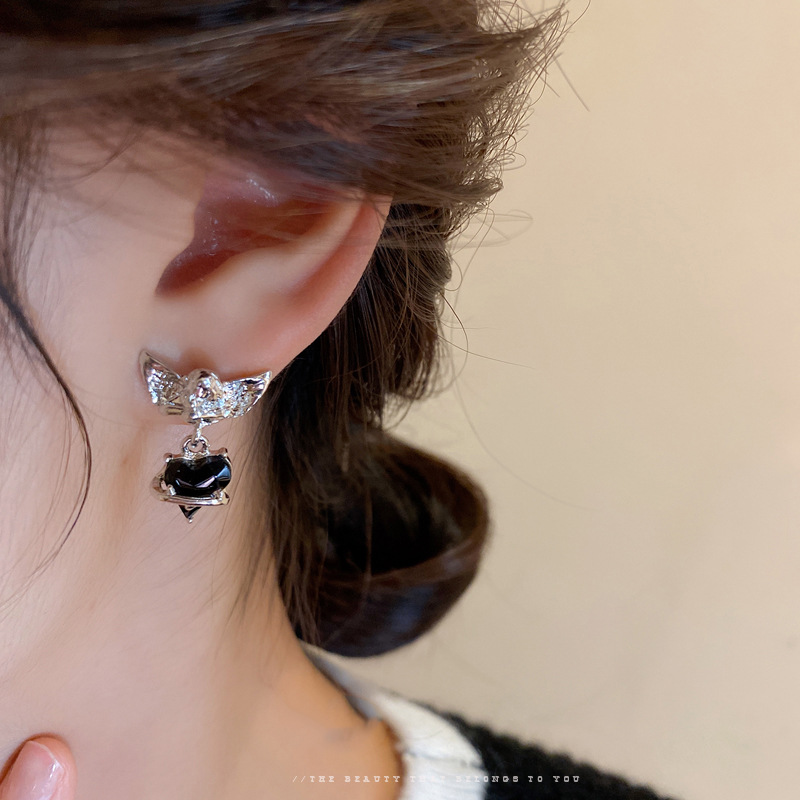 1 Pair Elegant Streetwear Heart Shape Plating Inlay Alloy Zircon Drop Earrings display picture 4